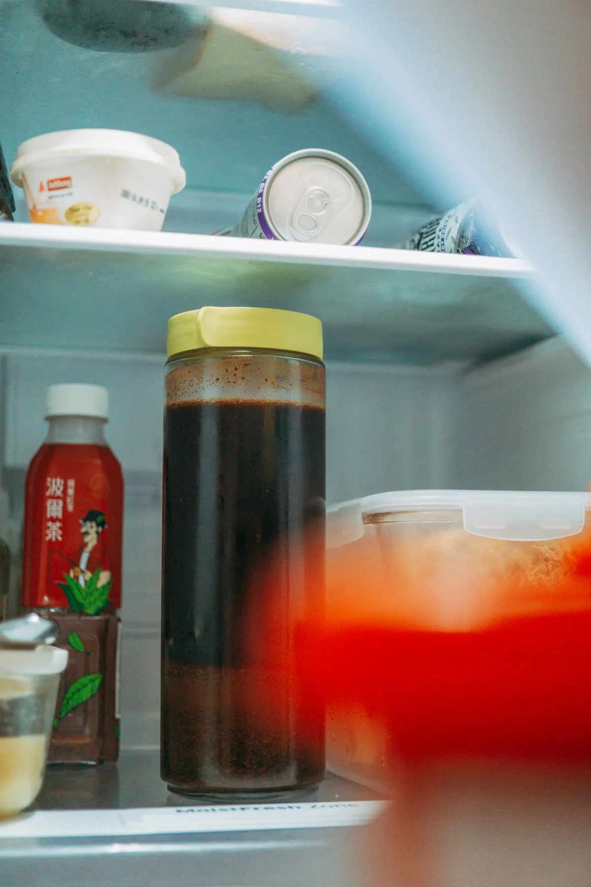 Lebensmittelbehälter in einem Kühlschrank