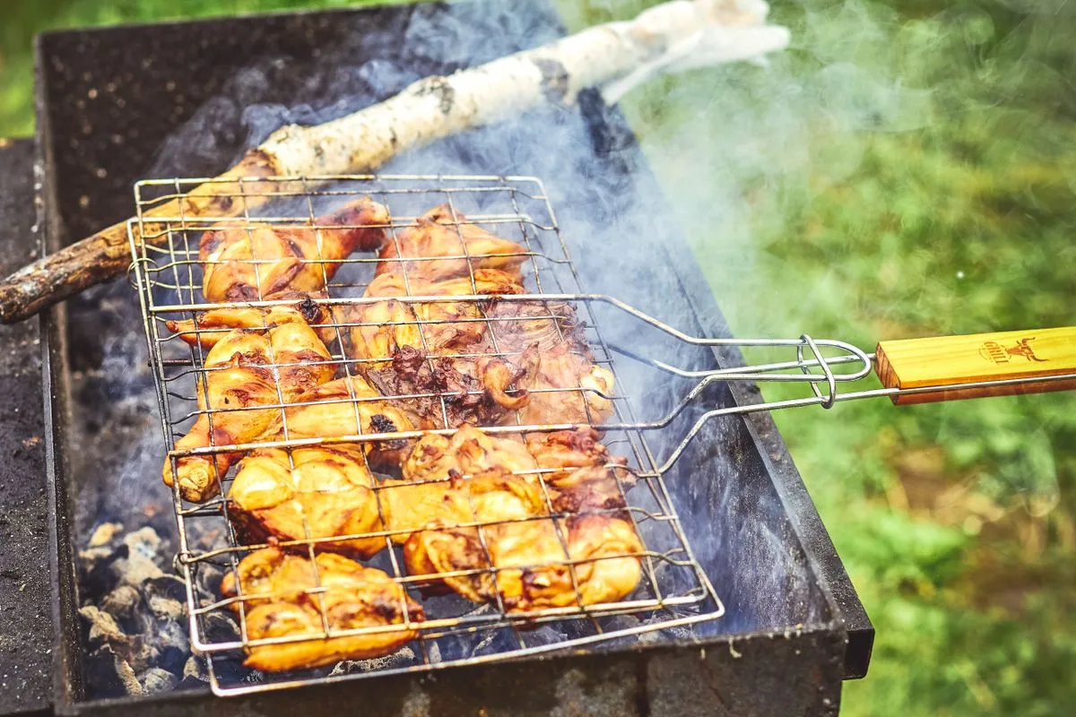 Hähnchen auf einem Grill